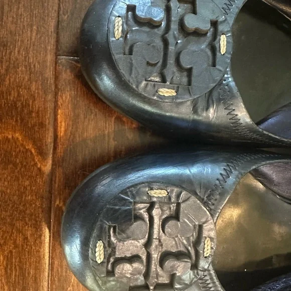 Tory Burch Blue Flats with Signature Logo - Picture 7 of 8